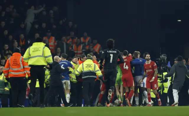 Everton adn Liverpool clash