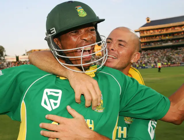 South Africa celebrate win v Australia