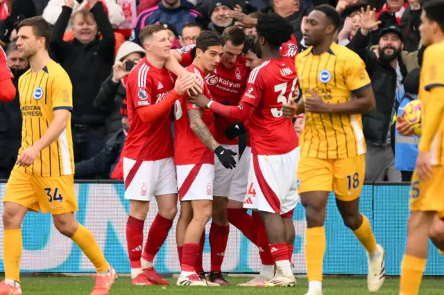 Nottingham Forest and Brighton players