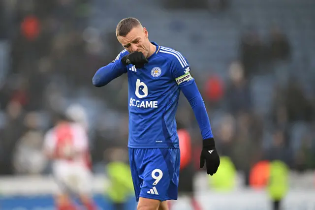 Jamie Vardy of Leicester City looks dejected