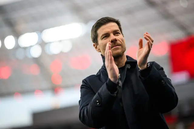 Xabi Alonso applauding