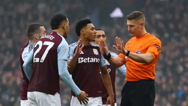 Aston Villa's Youri Tielemans, Aston Villa's Morgan Rogers, Aston Villa's John McGinn and Aston Villa's Ollie Watkins appeal to referee