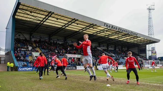 Aberdeen players warming up