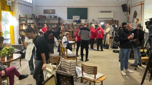 Journalists and friends of Yair Horn gather in Kfar Saba to watch his release
