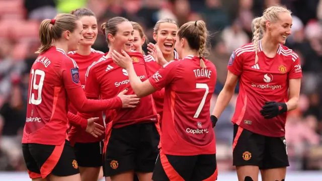 Grace Clinton of Manchester United celebrates scoring her team's third goal