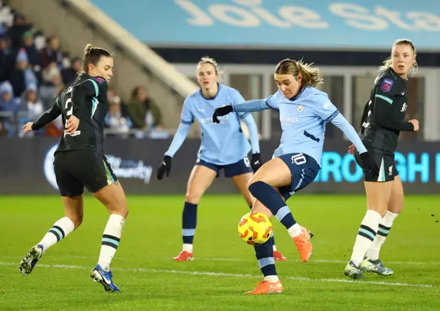 Manchester City's Jill Roord scores their third goal.