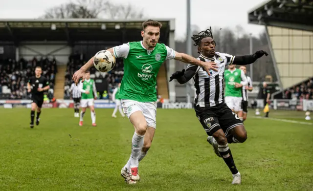 Hibernian's Warren O'Hora holds off St Mirren's Toyosi Olusanya