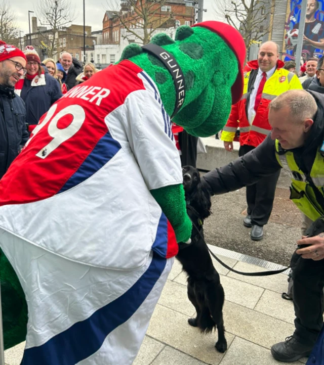 Gunnersaurus and the dog