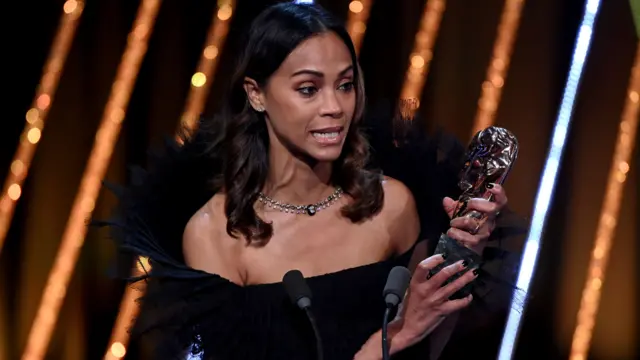 Zoe Salanda accepting her Bafta