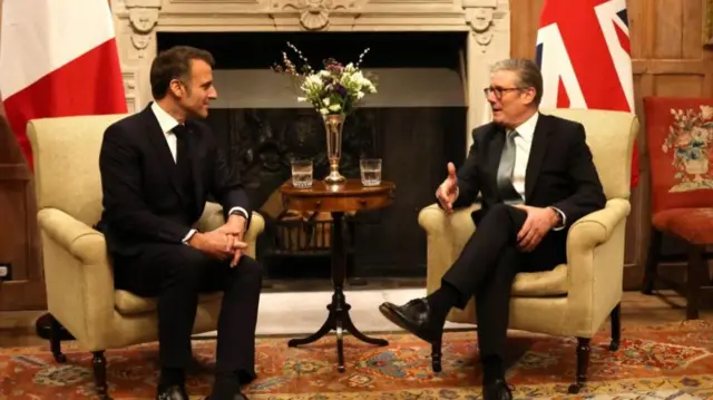 French President Emmanuel Macron and UK Prime Minister Keir Starmer, meeting last month