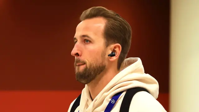 Harry Kane arrives at the Allianz Arena this evening