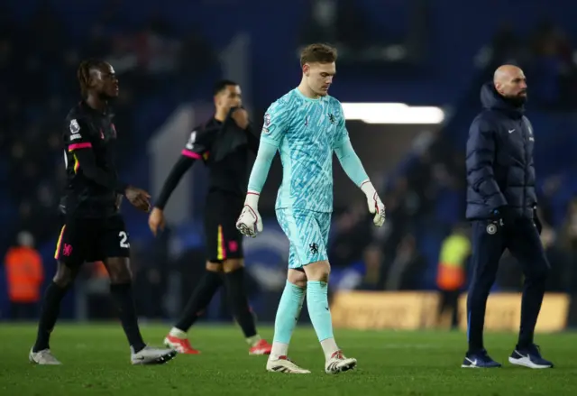 Chelsea players look dejected