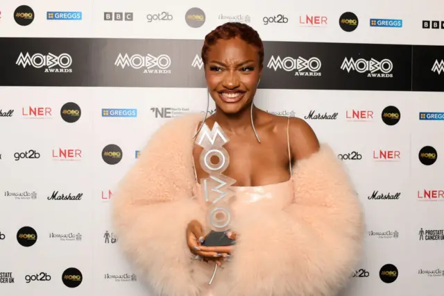 Ayra Starr holding her Mobo award