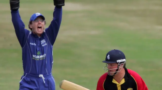 Warwickshire's Tony Frost appeals while Rob Key is batting during a C&G quarter-final in 2005