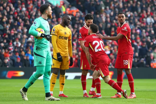 Diogo Jota speaking the Liverpool players after initially being awarded a penalty