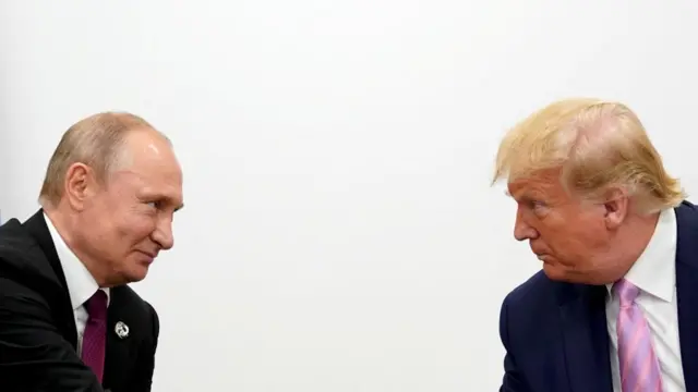 Left: Putin, Right: Trump