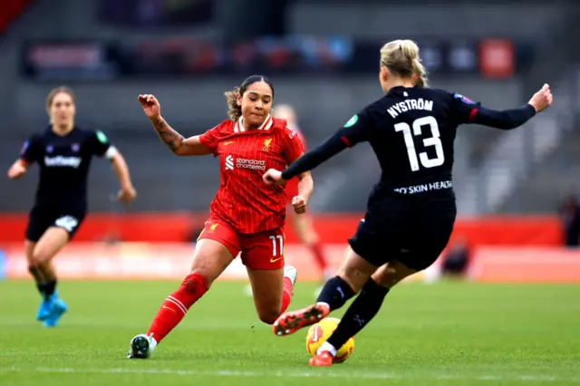 Eva Nystrom is put under pressure by Olivia Smith