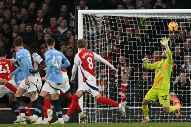 David Raya (R) saves a headed attempt from Manchester City's Croatian defender #24 Josko Gvardiol