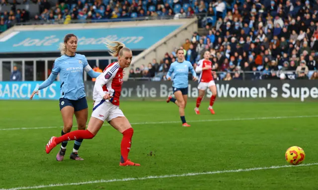 Stina Blackstenius scores
