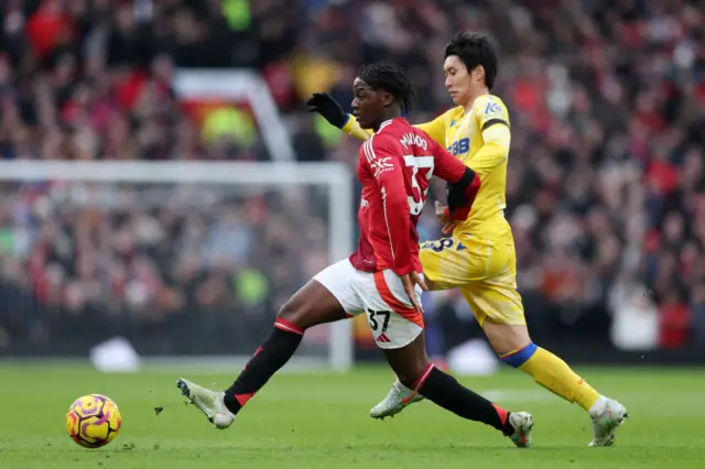 Kobbie Mainoo of Manchester United runs for the bal