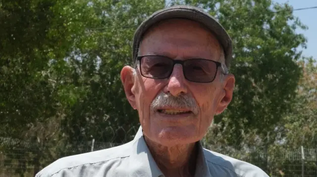 Oded Lifshitz wears a flat cap and glasses in a family photo