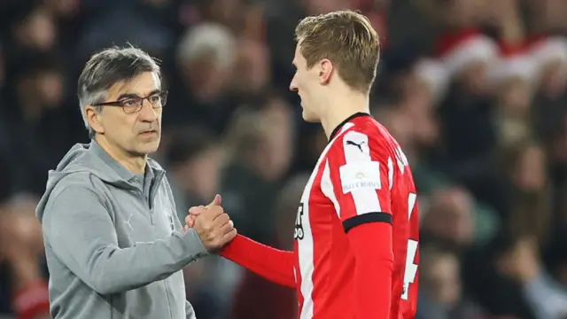 Southampton manager Ivan Juric shakes the hand of player Flynn Downes