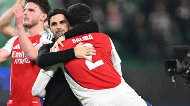 Arsenla manager Mikel Arteta celebrates with William Saliba