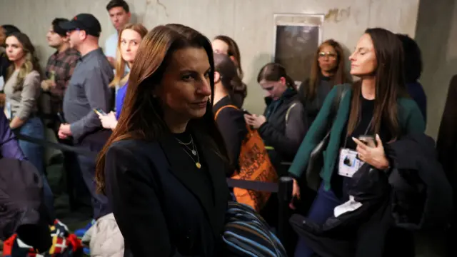 Karen Agnifilo has straight face as arriving court