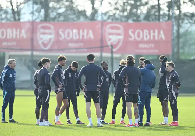 Arsenal manager Mikel Arteta talks to his players