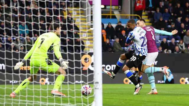 Josh Brownhill scores for Burnley