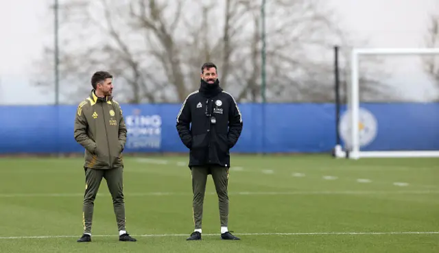 Leicester City Manager Ruud van Nistelrooy with Matt Reeves