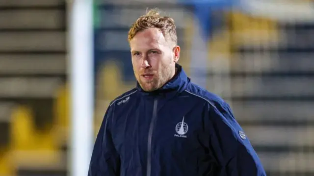 Falkirk's Scott Arfield warms up before a William Hill Championship match between Greenock Morton and Falkirk at Cappielow Park, on February 21, 2025, in Greenock, Scotland. (Photo by Mark Scates / SNS Group)