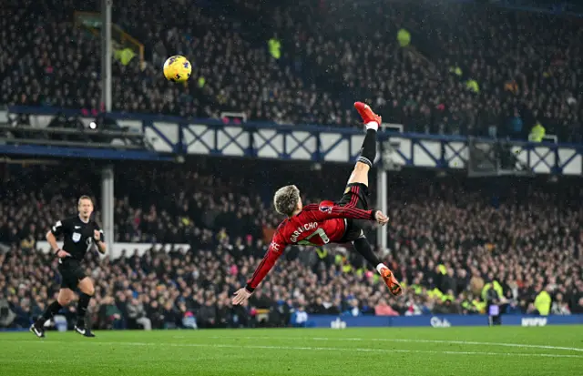 Alejandro Garnacho of Manchester United scores