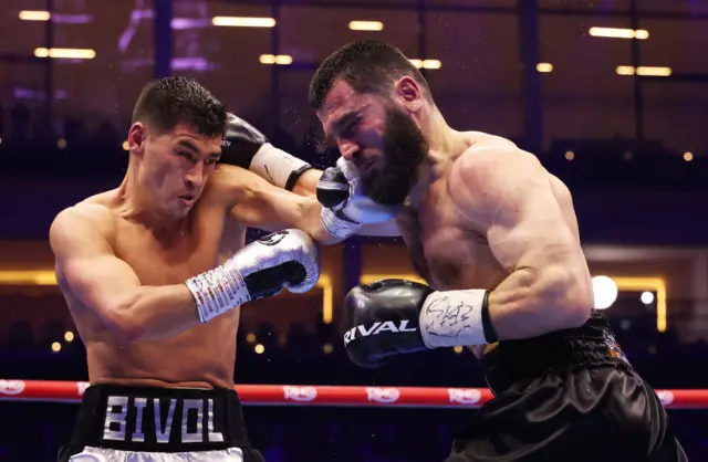 Dmitry Bivol punches Artur Beterbiev