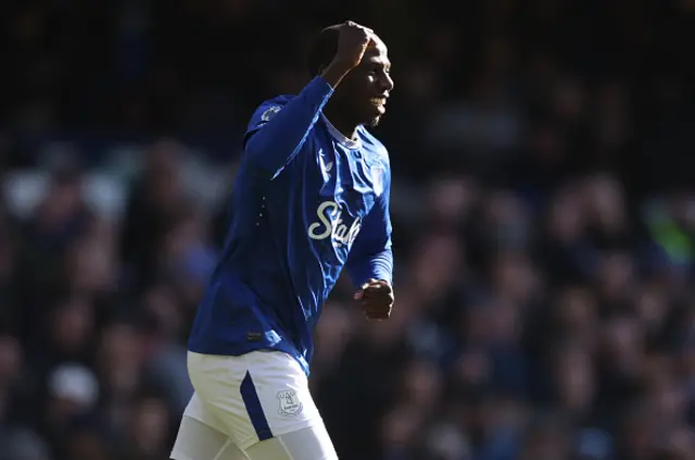 Abdoulaye Doucoure of Everton celebrates