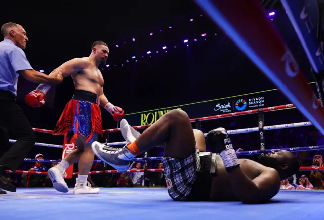 Joseph Parker stands over Martin Bakole