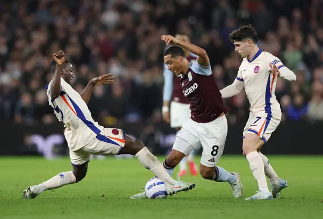 Youri Tielemans of Aston Villa battles for possession with Moises Caicedo