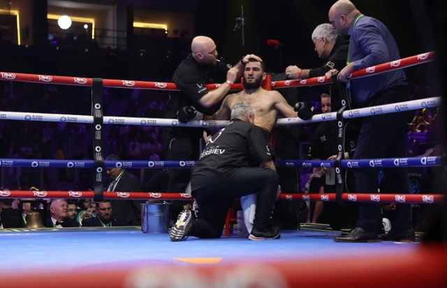 Beterbiev in corner