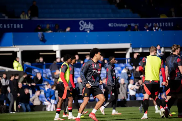 Joshua Kirkzee of Manchester United warms up