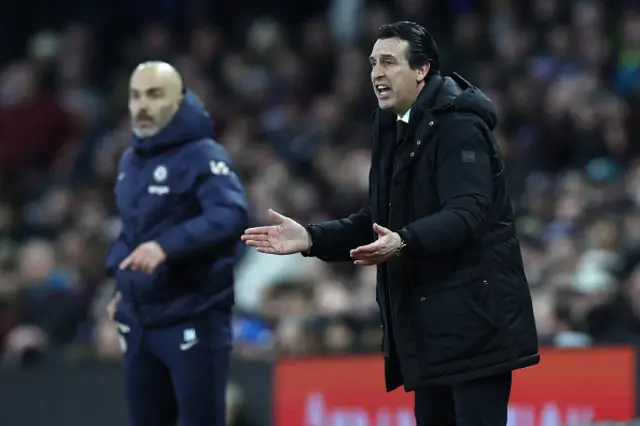 Unai Emery (R) and Chelsea's Italian head coach Enzo Maresca (L) look on