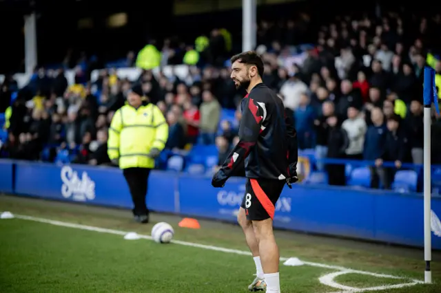 Bruno Fernandes of Manchester United warms up