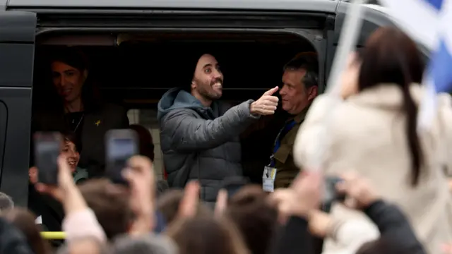 Israeli hostage Tal Shoham waves to his family and friends upon arrival by military helicopter at Petah Tikva hospital of Beilinson, Israel