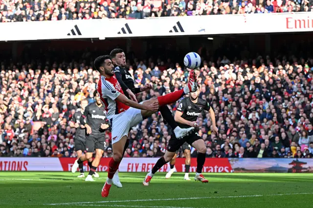 Aaron Cresswell (R) vies with Arsenal's Spanish midfielder Mikel Merino