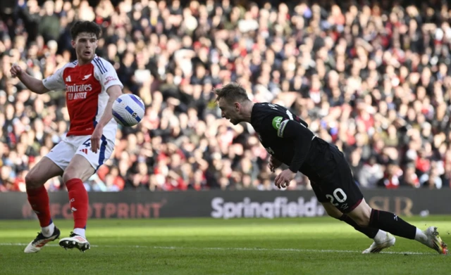 West Ham United's Jarrod Bowen scores