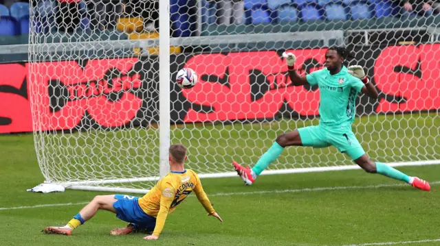 Calum Macdonald equalises for Mansfield