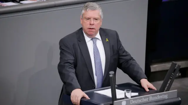 Jürgen Hardt speaking in front of a lectern