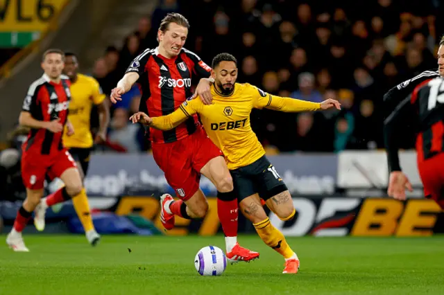 Sander Berge of Fulham challenges Matheus Cunha