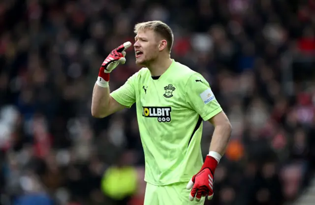 Southampton goalkeeper Aaron Ramsdale pointing to his eye