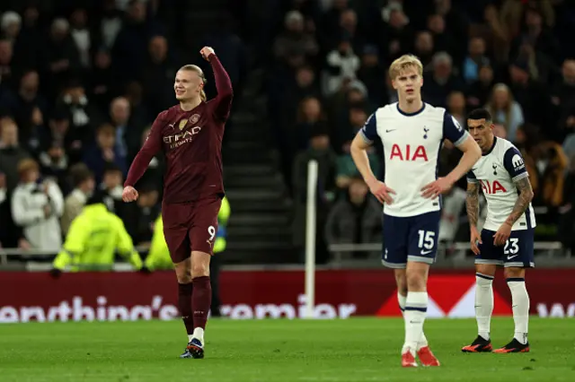 Erling Haaland (L) celebrates