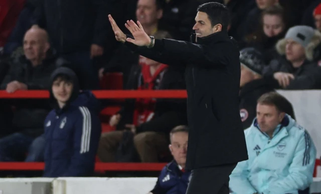 Arsenal manager Mikel Arteta reacts